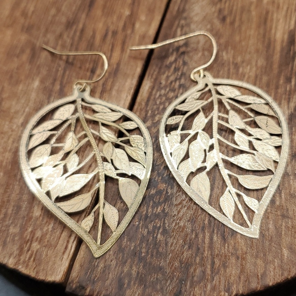 E960 gold foiled harvest lattic lace leaf earrings